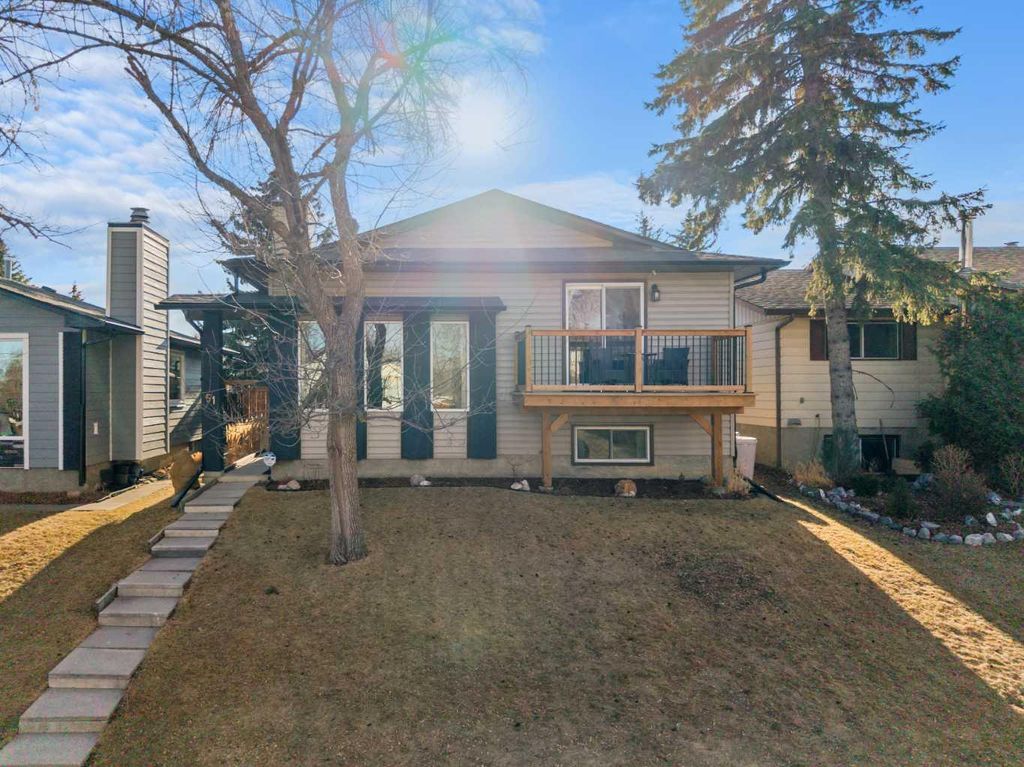 Photo of 51 Berwick Hill NW, Calgary, AB T3K 1C4 (MLS # A2287109)