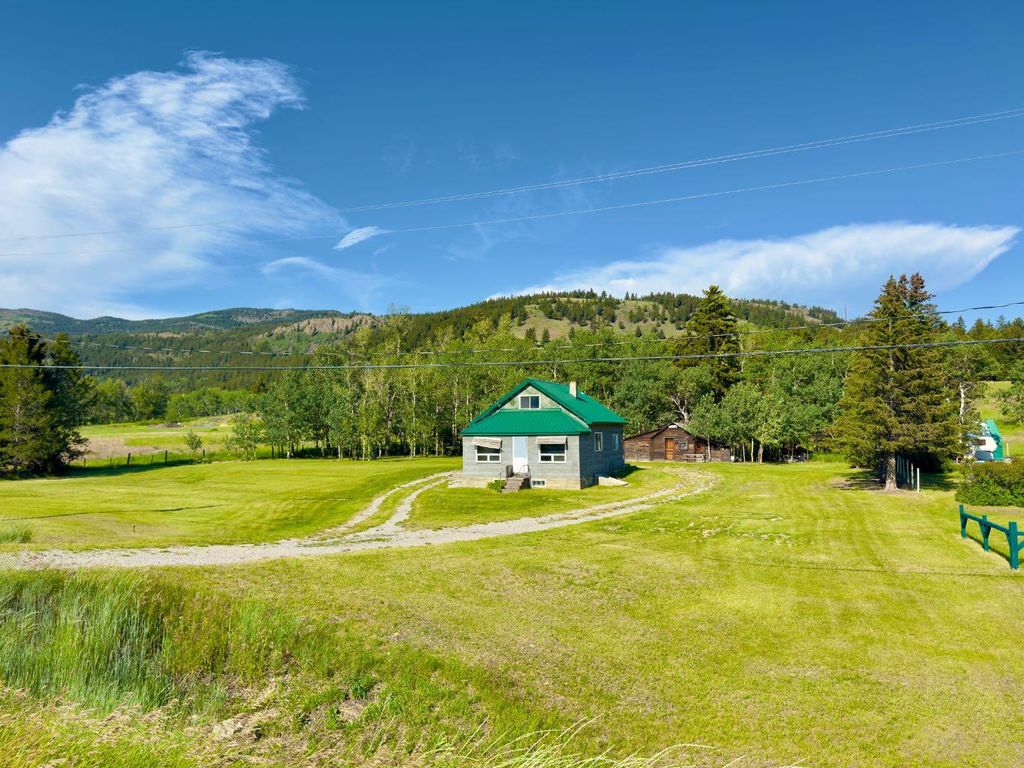 Photo of 23005 27 Avenue Ave, Bellevue, AB T0K 0C0 (MLS # A2283422)