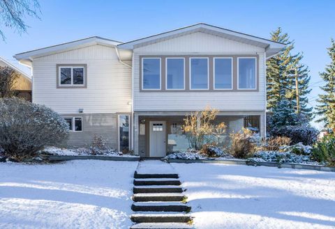 Photo of 11 Selkirk Drive SW, Calgary, AB T2W 0M3 (MLS # A2271705)