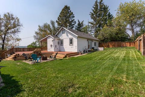 Photo of 211 Red Wing Crescent, Tillicum Beach, AB T4V 2M9 (MLS # A2293846)