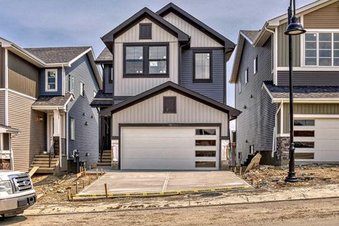 4 Topaz Place Cochrane AB T4C 3K2