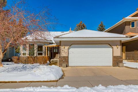 Photo of 420 Hawkview Manor Circle NW, Calgary, AB T3G 2P2 (MLS # A2300397)
