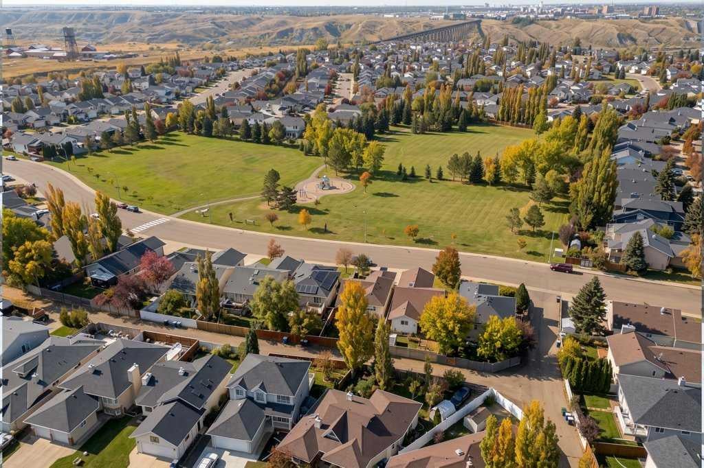 Photo of 14 Heritage Road W, Lethbridge, AB T1K 6T8 (MLS # A2355900)