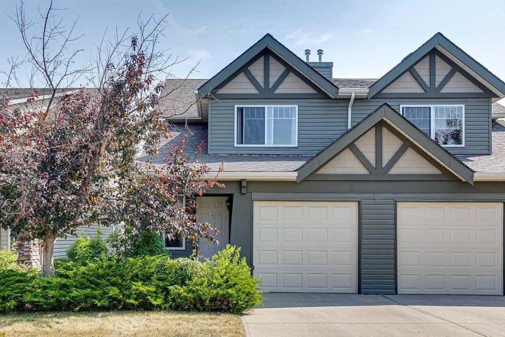 Photo of 148 Everstone Drive SW, Calgary, AB T2Y 0E1 (MLS # A2335279)