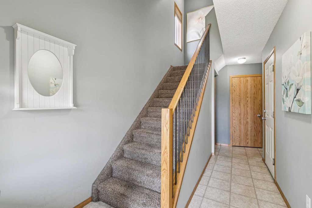 Photo of 148 Everstone Drive SW, Calgary, AB T2Y 0E1 (MLS # A2335279)