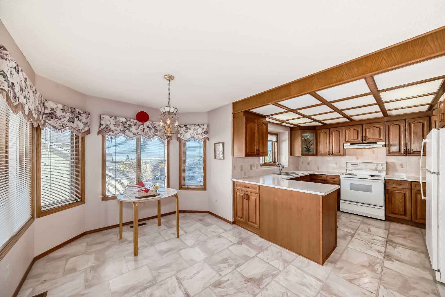 183 Christie Park Hill SW