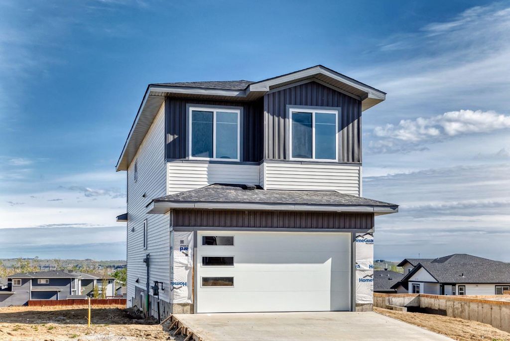 Photo of 15 VINCENT Gate, Sylvan Lake, AB T4S 0V7 (MLS # A2312159)
