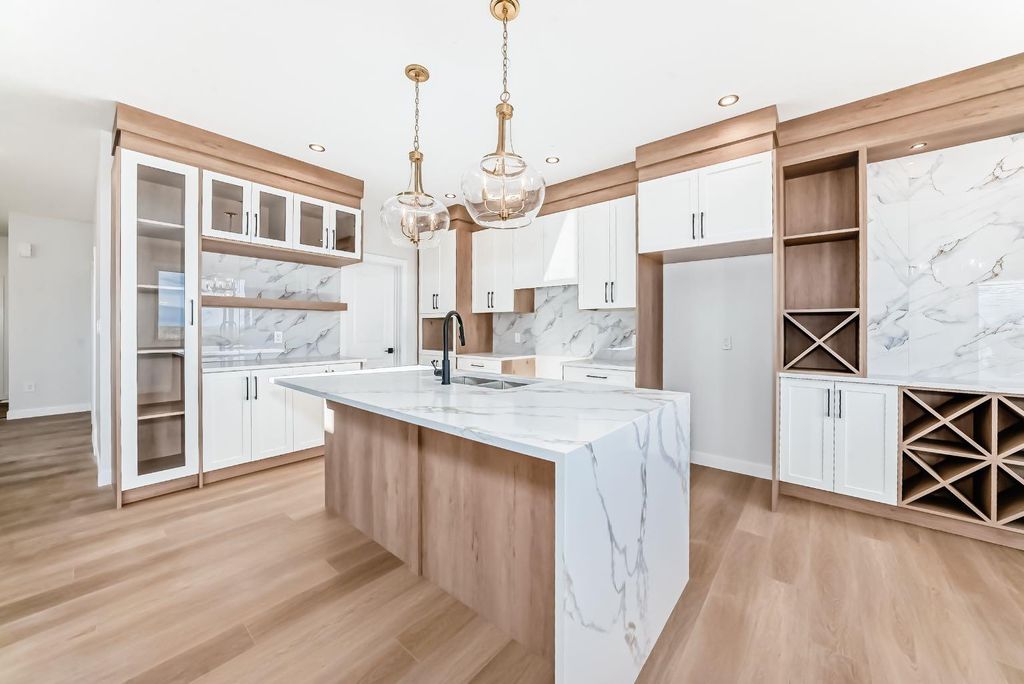 Photo of 15 VINCENT Gate, Sylvan Lake, AB T4S 0V7 (MLS # A2312159)