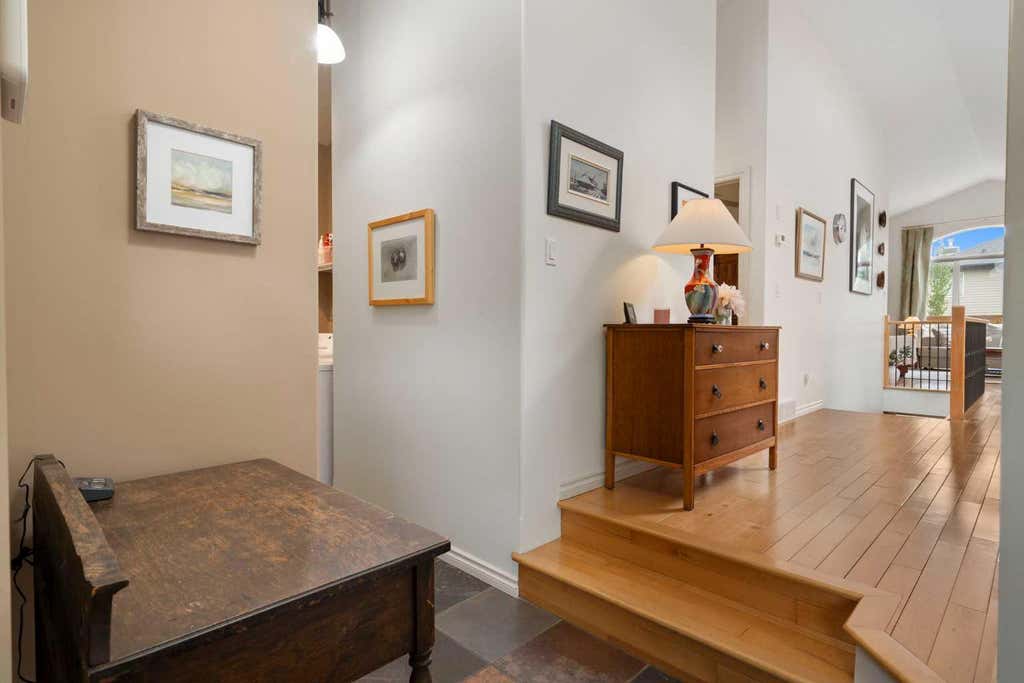 Photo of 19 Rockmont Court NW, Calgary, AB T3G 5V8 (MLS # A2335201)