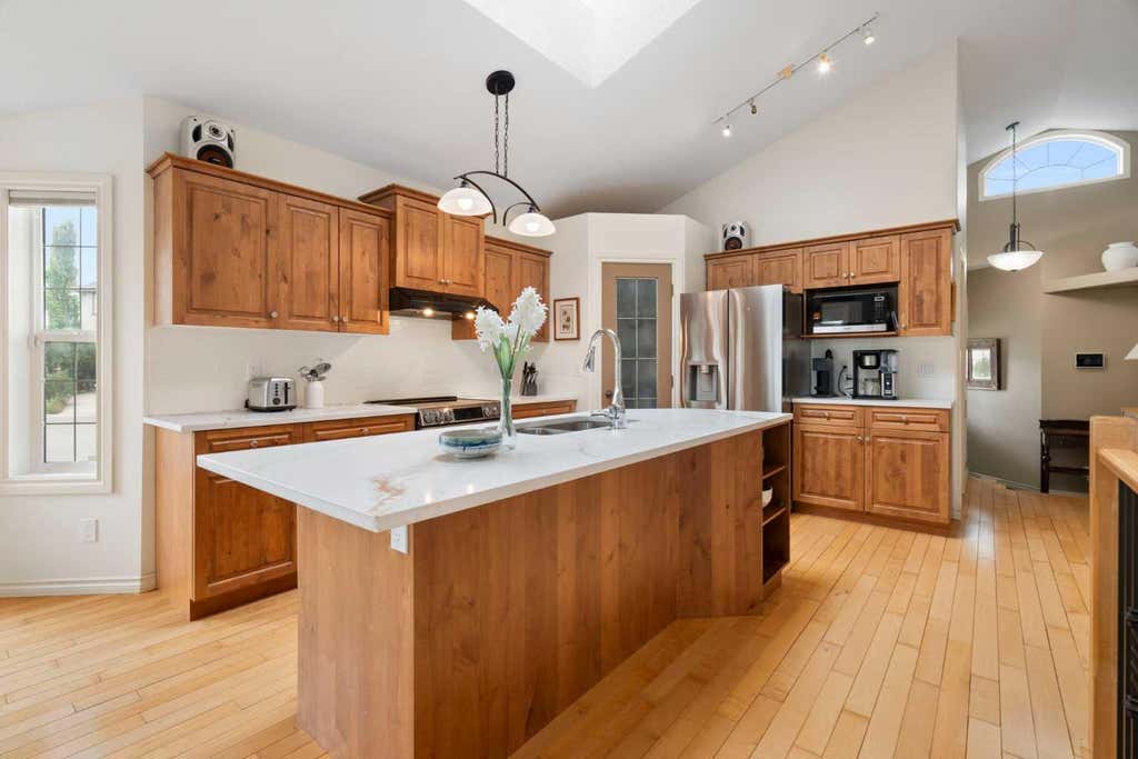 Photo of 19 Rockmont Court NW, Calgary, AB T3G 5V8 (MLS # A2335201)