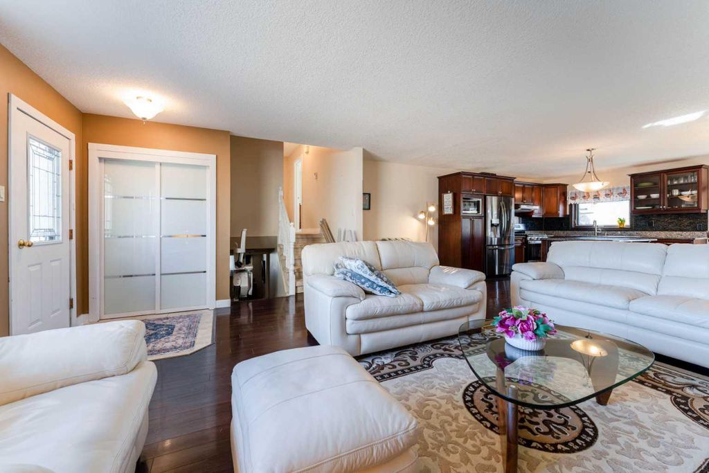 Photo of 126 Ojibwa Place W, Lethbridge, AB T1K 5K5 (MLS # A2286802)