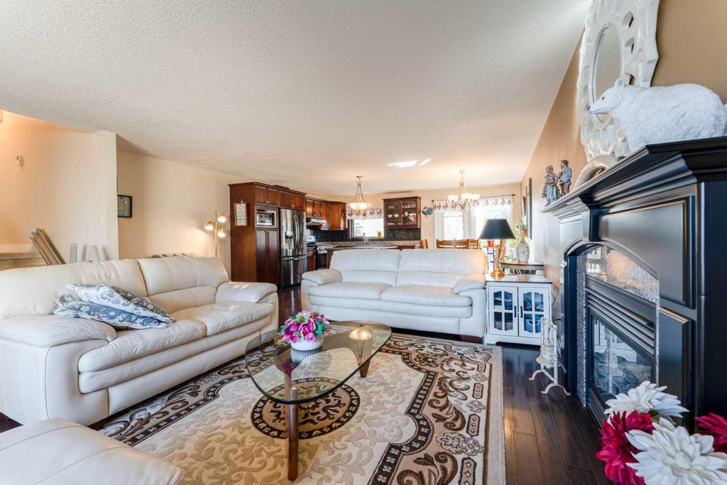 Photo of 126 Ojibwa Place W, Lethbridge, AB T1K 5K5 (MLS # A2286802)