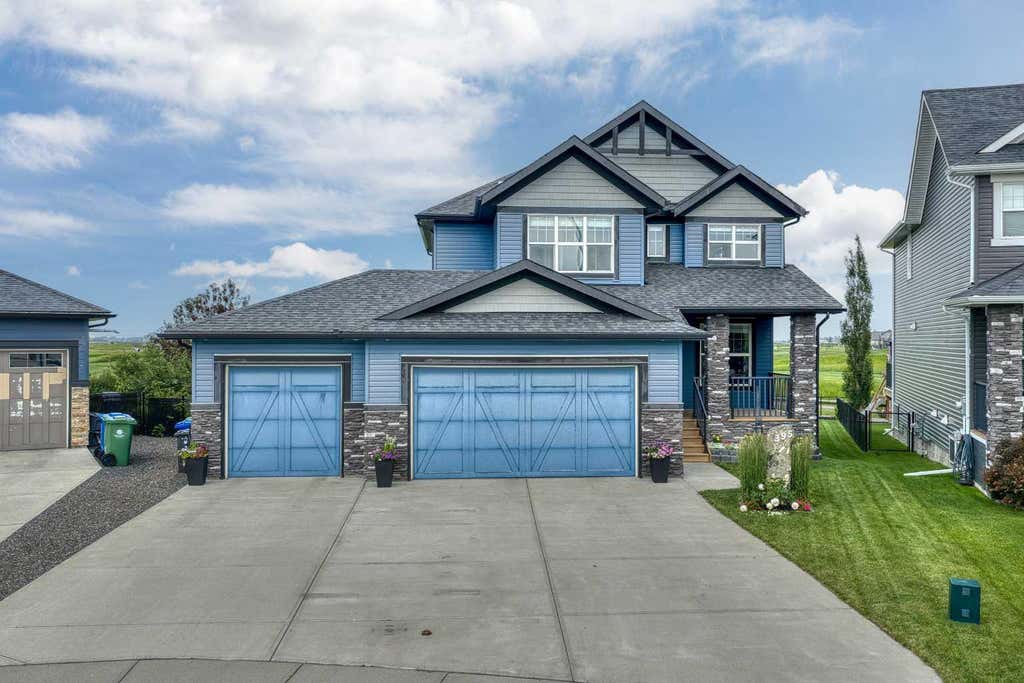 Photo of 395 Boulder Creek Bay SE, Langdon, AB T0J 1X3 (MLS # A2338934)
