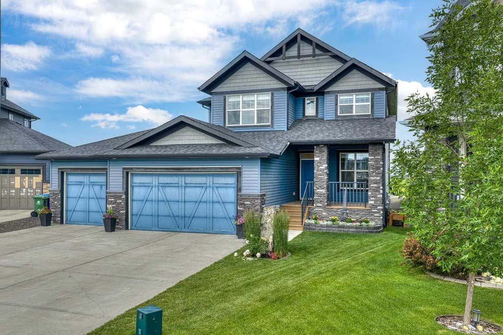 Photo of 395 Boulder Creek Bay SE, Langdon, AB T0J 1X3 (MLS # A2338934)
