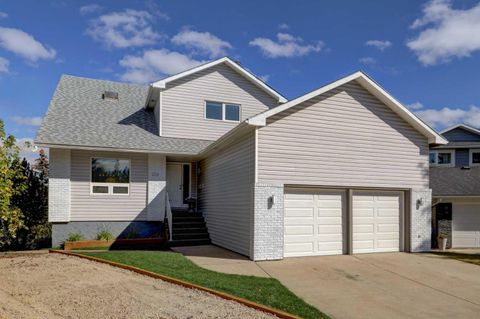 Photo of 139 Berkshire Place NW, Calgary, AB T3K 1Z7 (MLS # A2259356) Photo of 139 Berkshire Place NW, Calgary, AB T3K 1Z7 (MLS # A2259356)