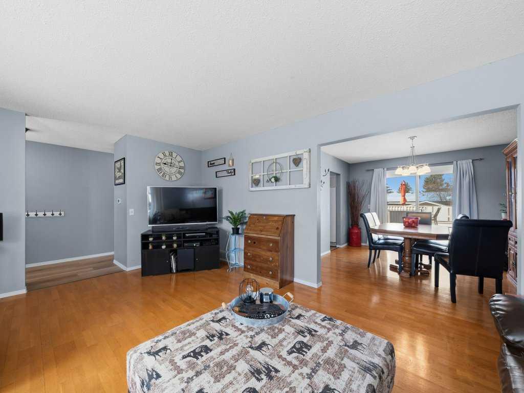 235 Rundleridge Drive NE