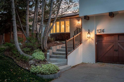 Photo of 124 Canterbury Drive SW, Calgary, AB T2W 1H3 (MLS # A2348457)
