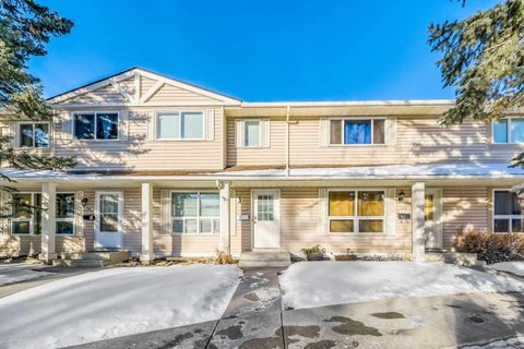 Photo of 132 Woodmont Terrace SW, Calgary, AB T2W 4Z4 (MLS # A2289173)