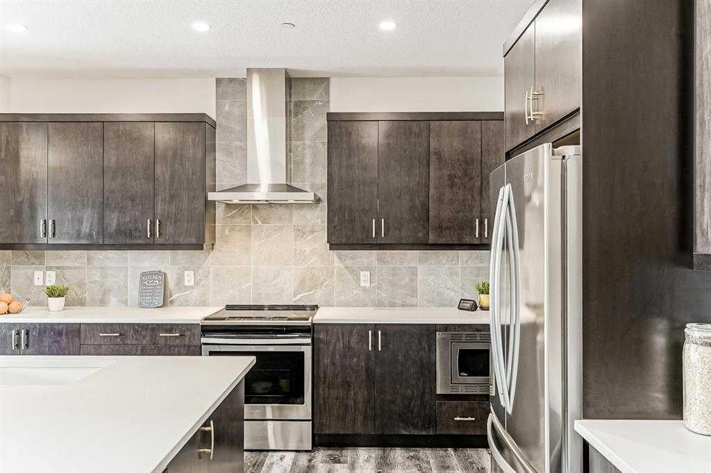 22 Howse Mount NE