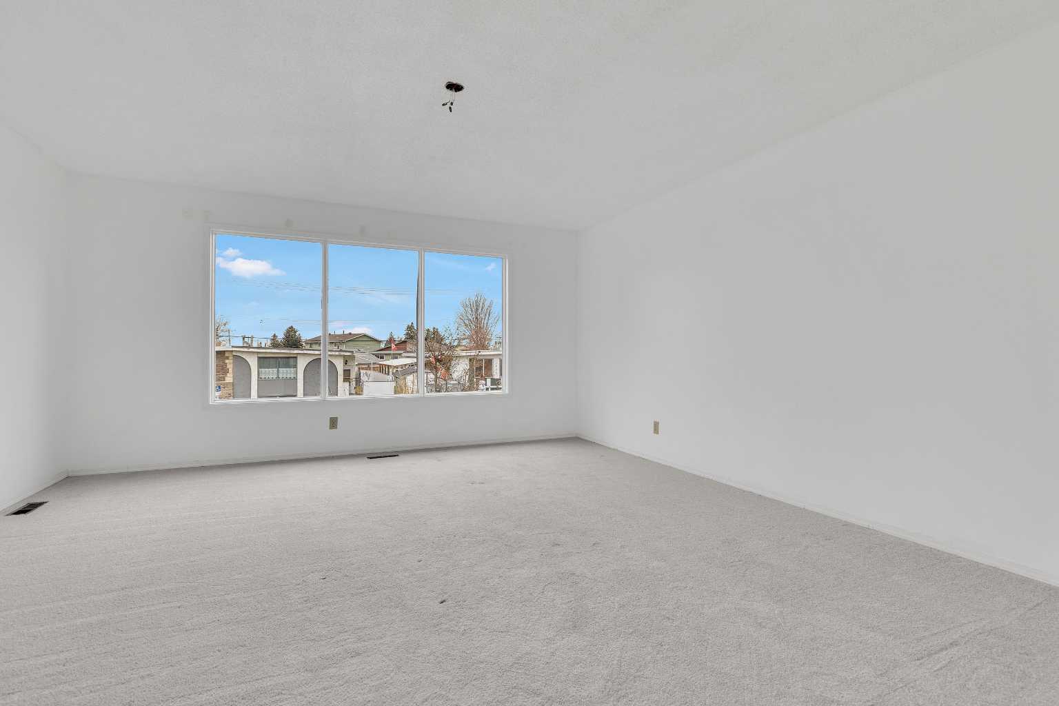 2948 Doverville Crescent SE