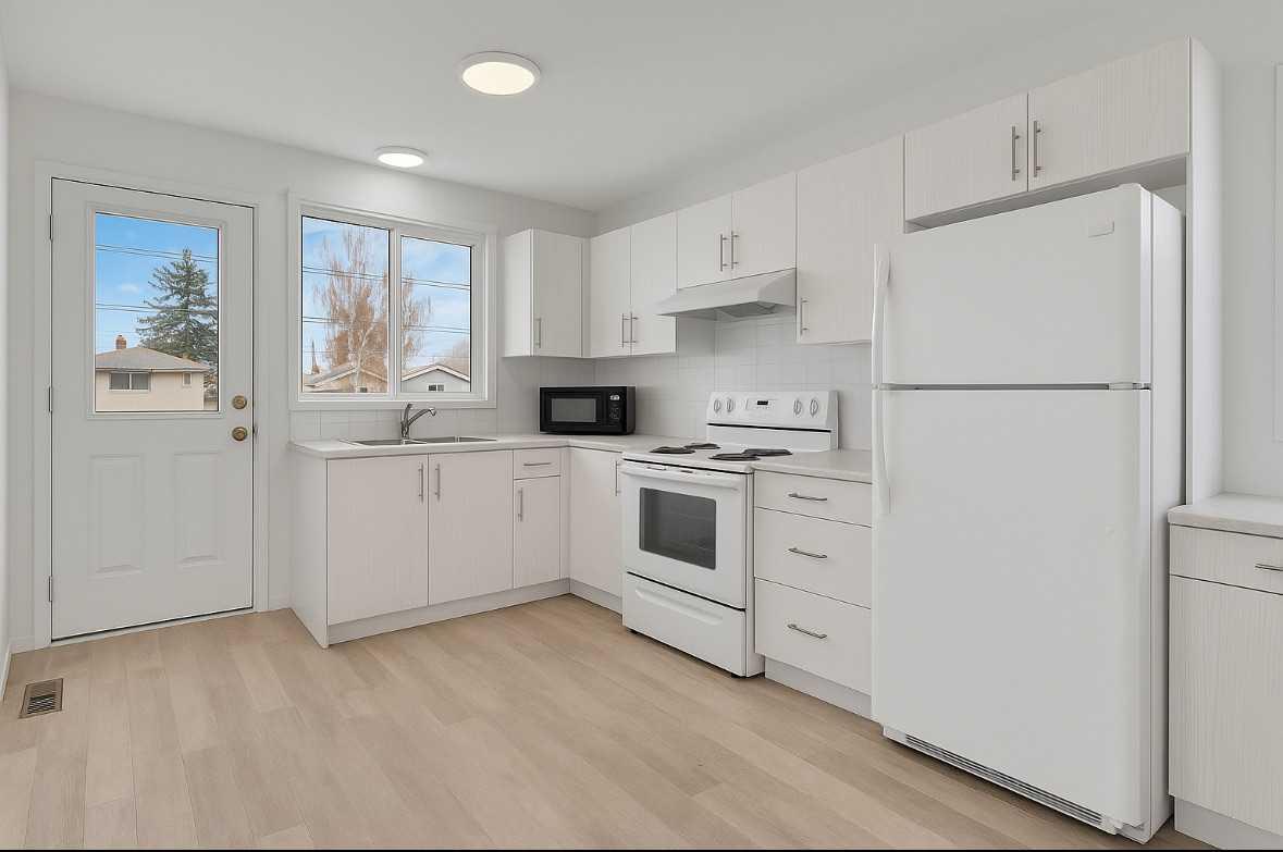 2948 Doverville Crescent SE