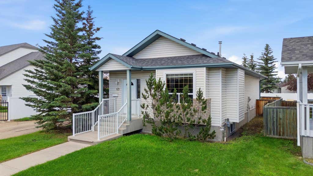 Photo of 69 Durand Crescent Cres, Red Deer, AB T4R 3A7 (MLS # A2337158)