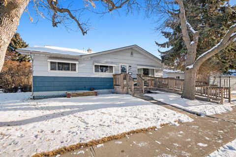 Photo of 2616 22 Street NW, Calgary, AB T2M 3X1 (MLS # A2261912)