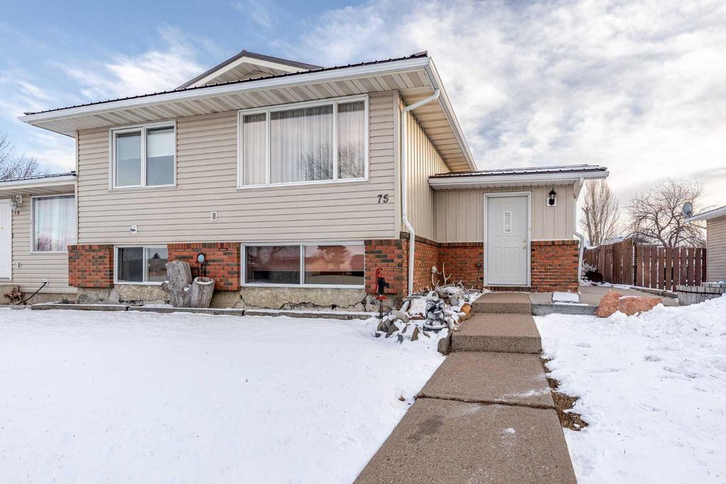 Photo of 75 Royal Road E, Brooks, AB T1R 0P4 (MLS # A2289747)