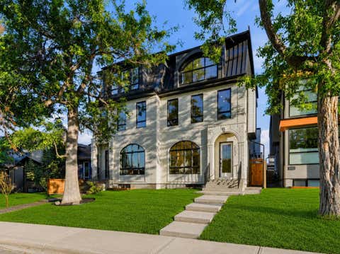 Photo of 2233 2 Avenue NW, Calgary, AB T2N 0H1 (MLS # A2340238)
