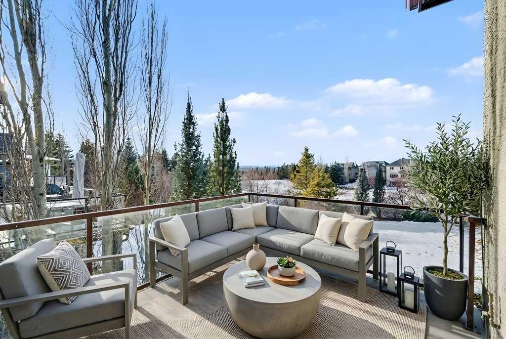 Photo of 62 Discovery Vista Point SW, Calgary, AB T3H 5T1 (MLS # A2275765)