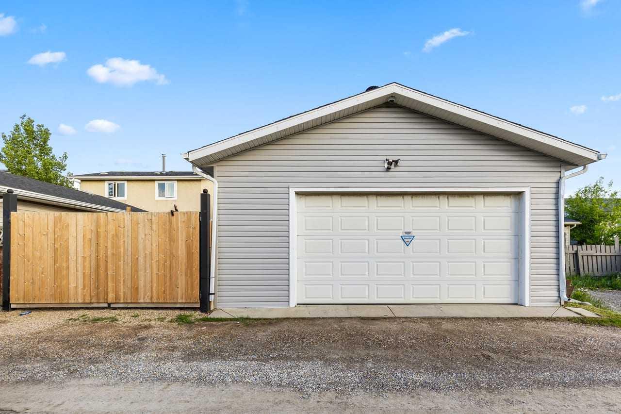 216 Castleridge Drive NE
