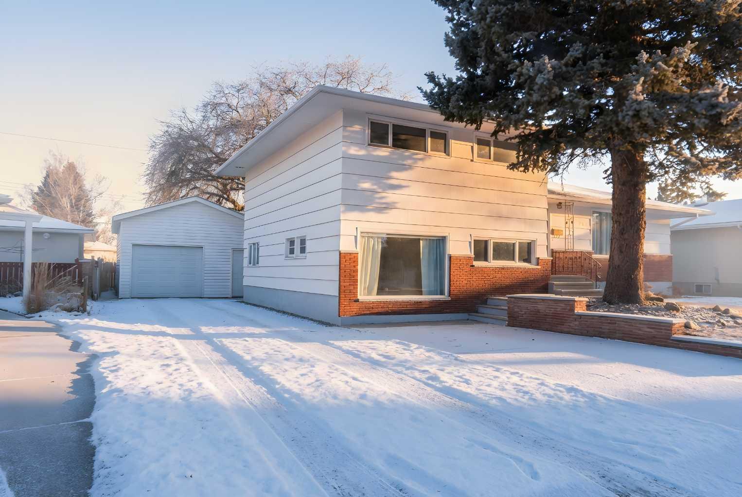 1020 Fern Crescent S