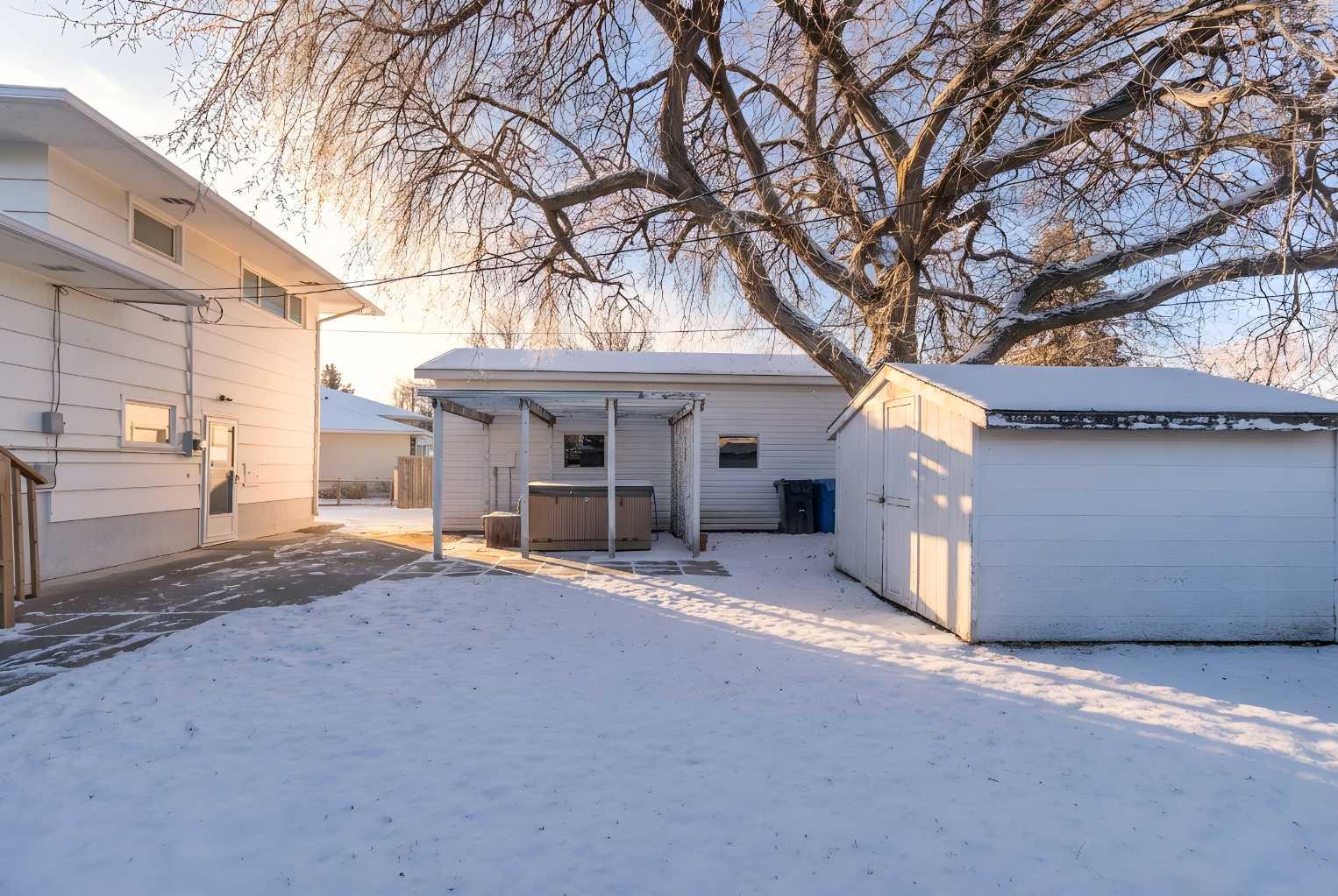 1020 Fern Crescent S