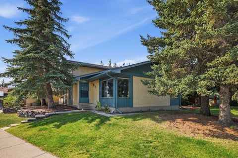 Photo of 5 Glenwood Crescent, Cochrane, AB T4C 1H4 (MLS # A2342328)
