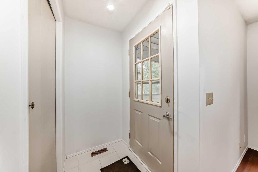 Photo of 380 Bermuda Drive NW #11, Calgary, AB T3K 2B2 (MLS # A2282884)