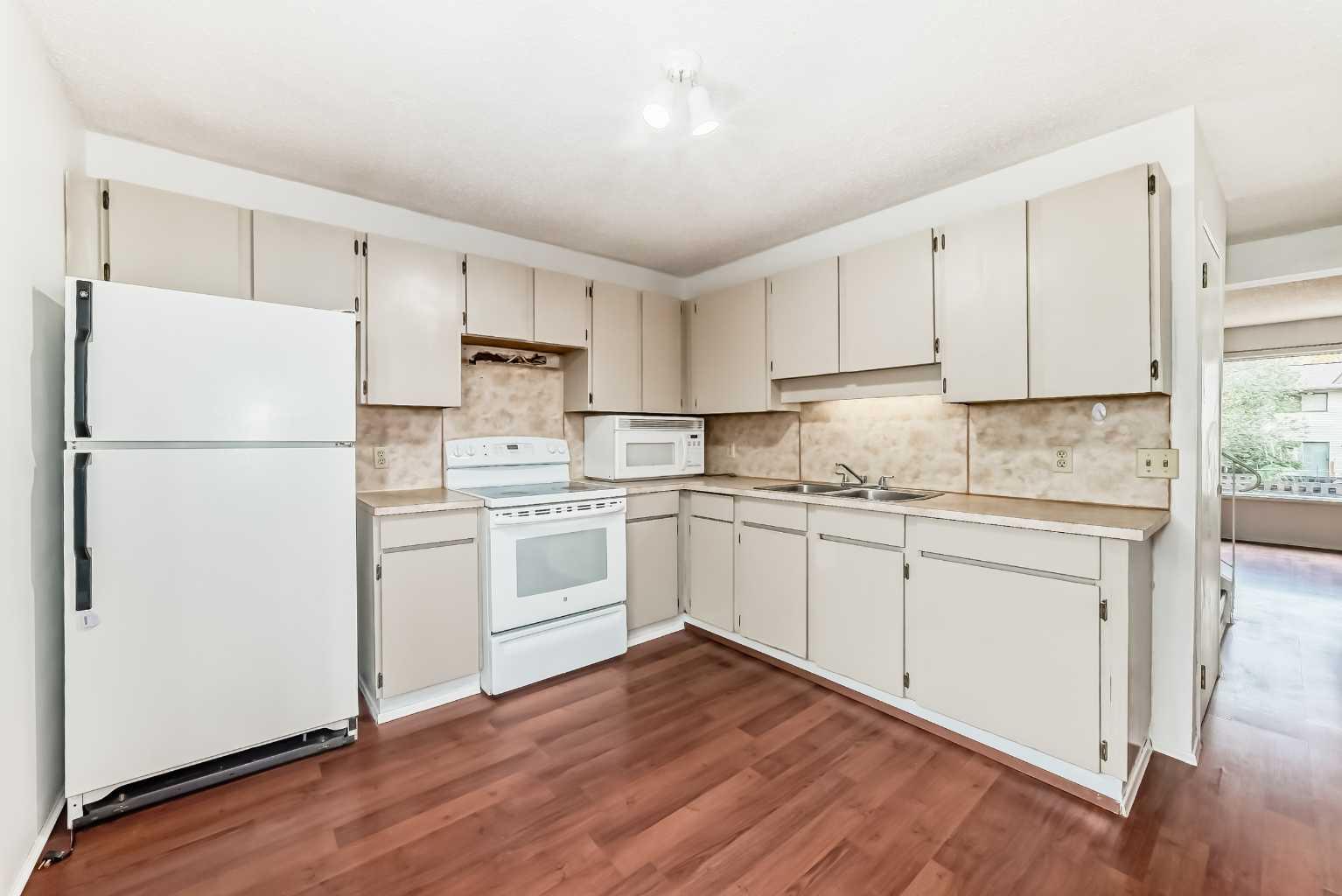 380 Bermuda Drive NW #11