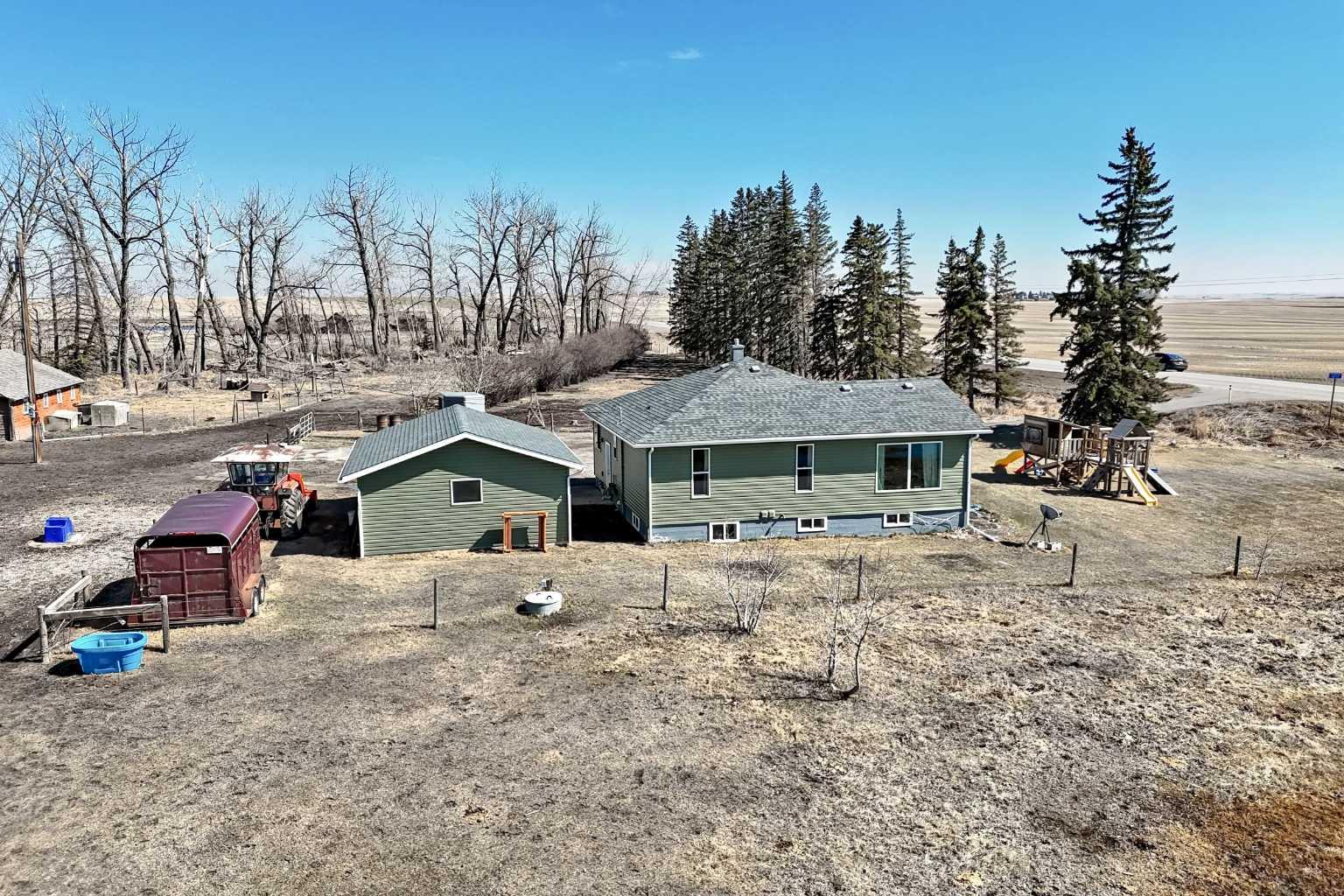225074 Highway 561