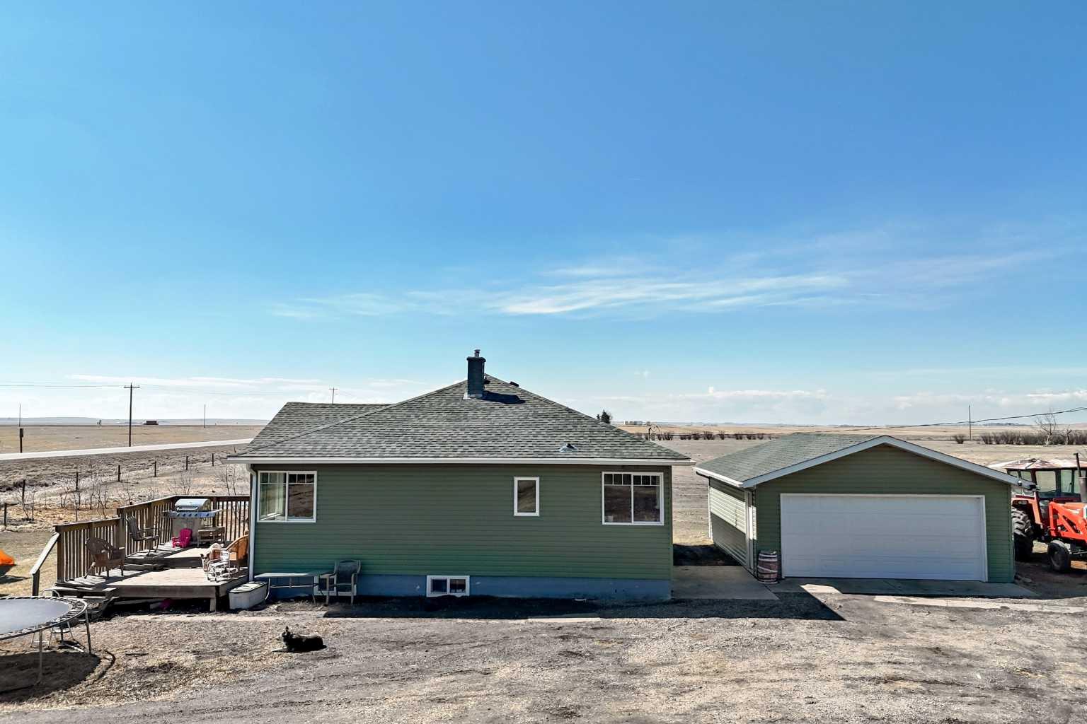 225074 Highway 561