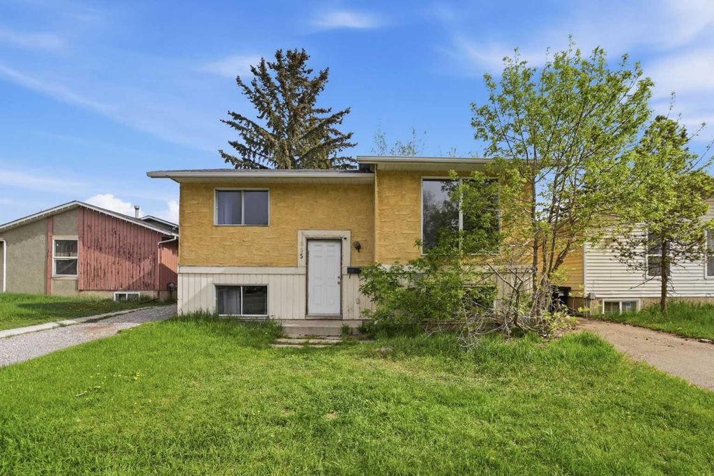 Photo of 855 Whitehill Way NE, Calgary, AB T1Y 3G1 (MLS # A2314111)