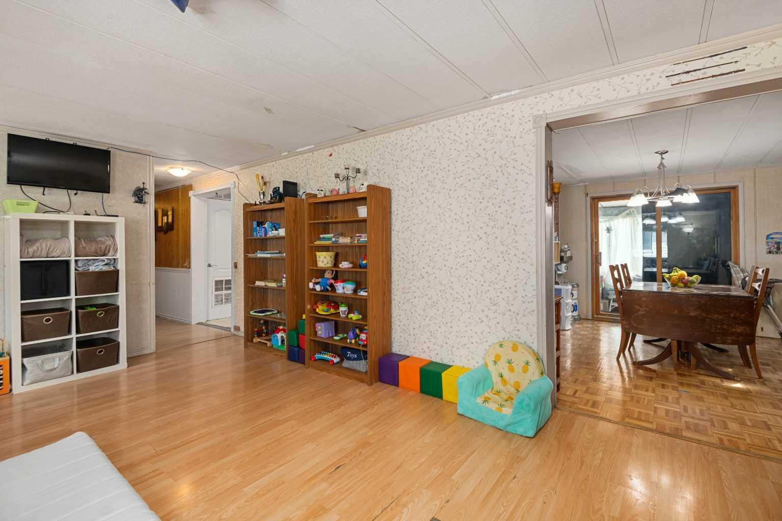 3223 83 Street NW 461