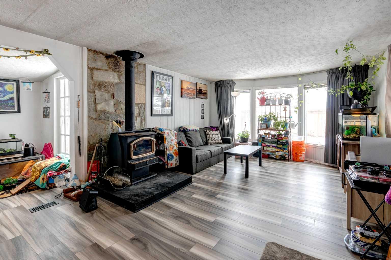 93 Huntstrom Drive NE