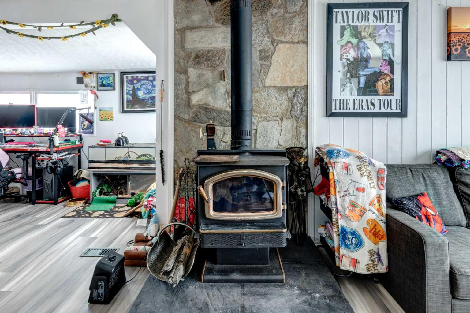 93 Huntstrom Drive NE