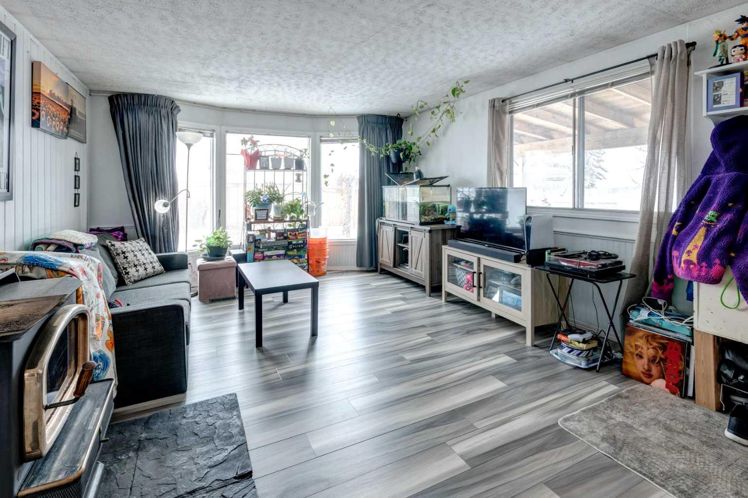 93 Huntstrom Drive NE