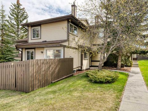 Photo of 115 Bergen Road NW #22, Calgary, AB T3K 1P2 (MLS # A2309381)