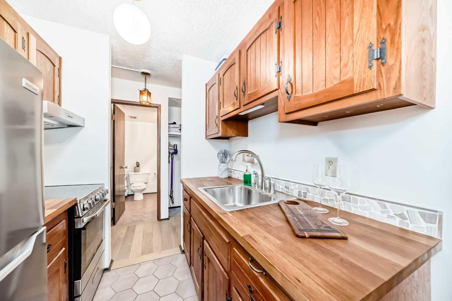 635 57 Avenue SW 305