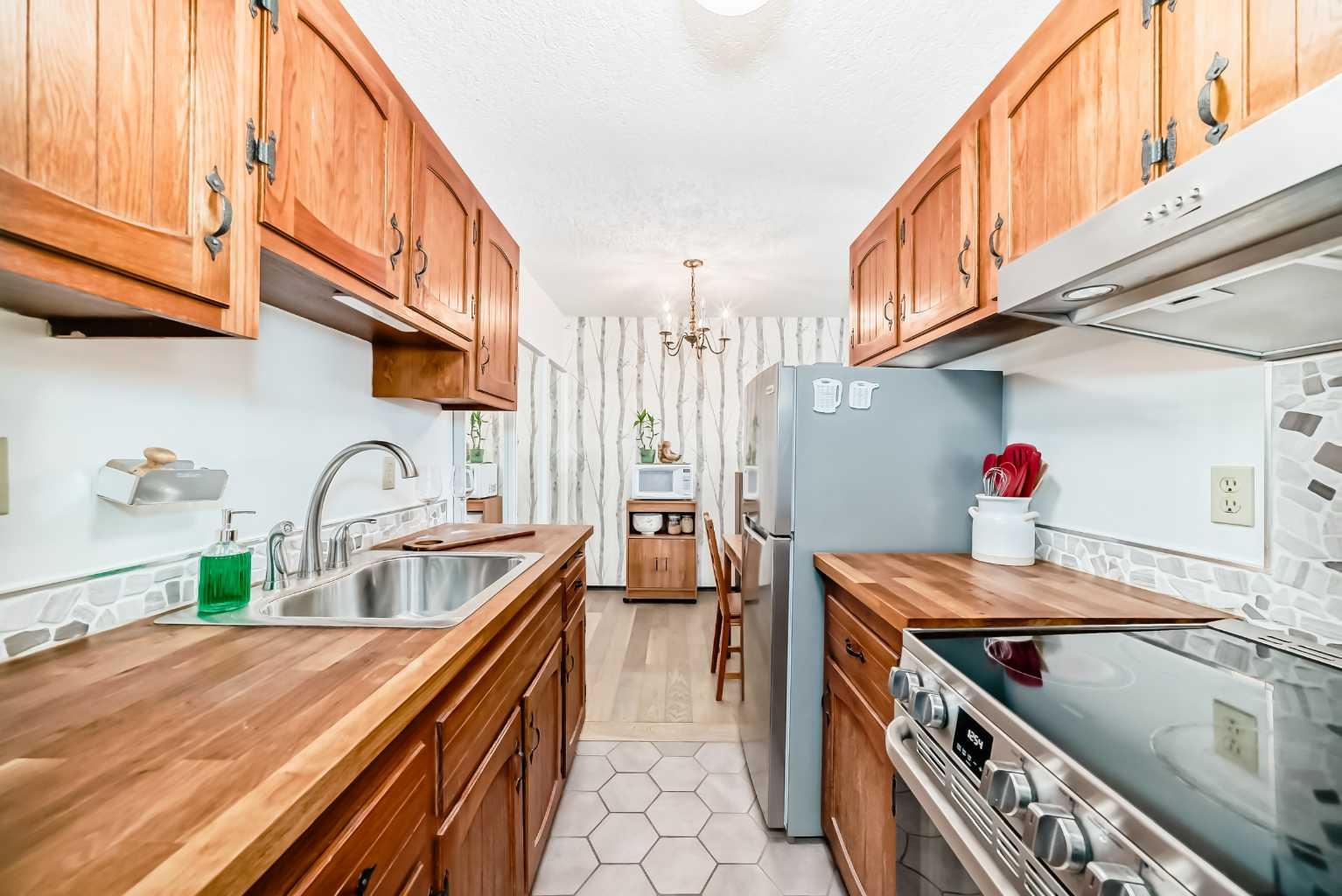 635 57 Avenue SW 305