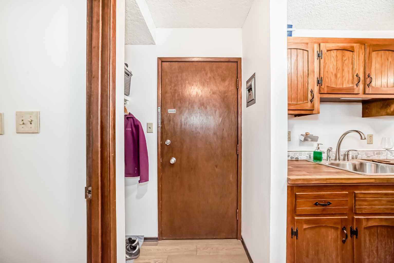 635 57 Avenue SW 305