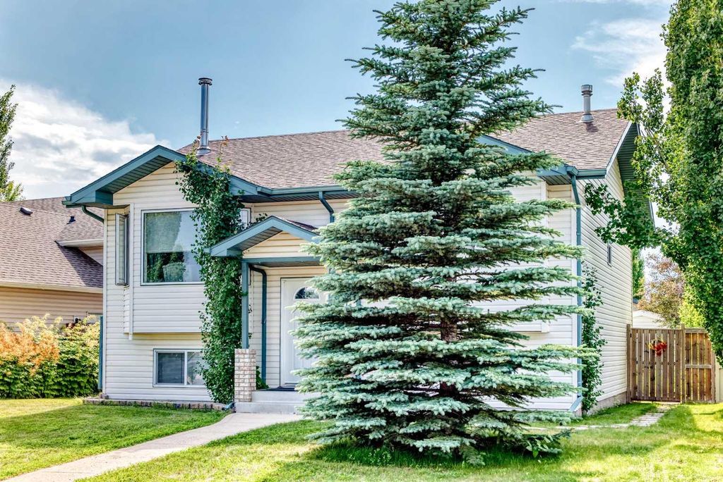 Photo of 78 Drummond Avenue, Red Deer, AB T4R 3A5 (MLS # A2330650)