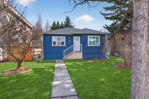 Photo of 217 24 Avenue NE, Calgary, AB T2E 1W9 (MLS # A2305589)