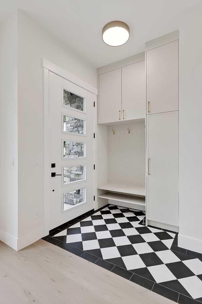 Photo of 1007 18 Avenue NW, Calgary, AB T2M 0V8 (MLS # A2346913)